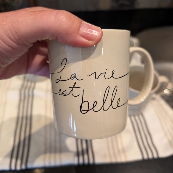 La Vie Eat Belle Mugs From Simons - Picture 2 of 5